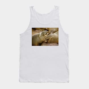 'Cuddling Cousins' - Cape Fur Seals Tank Top